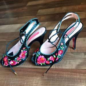 Like new Betsey Johnson embroidered peep-toe heels